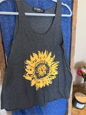 YOINS Dark Gray Tank Top with Yellow Sunflower Print